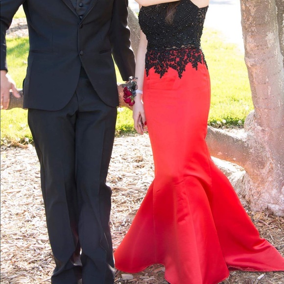 Two-piece red and black dress - Picture 3 of 4